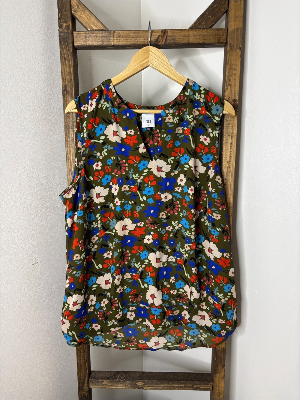 CAbi Olive Floral Sleeveless V-Neck Tank Size XL #3981